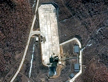 This March 28, 2012 satellite image provided by DigitalGlobe shows North Korea's Tongchang-ri Launch Facility on the nation?s northwest coast. (AP-Yonhap News)