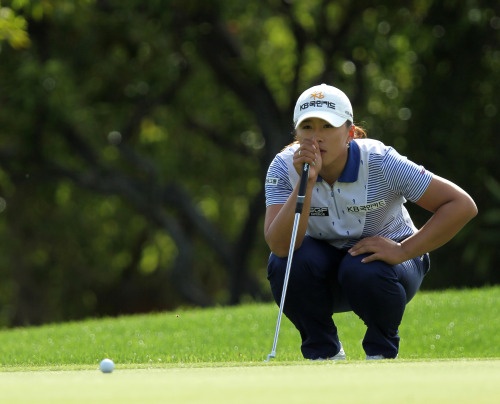 Amy Yang hits from the 18th tee during the first round of the Kraft Nabisco Championship golf tournament in Rancho Mirage, California, Thursday. (AP-Yonhap News)