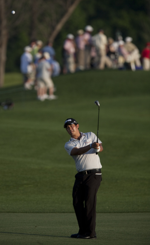 Korea’s John Huh plays a shot on the 18th hole on Saturday. (AP-Yonhap News)