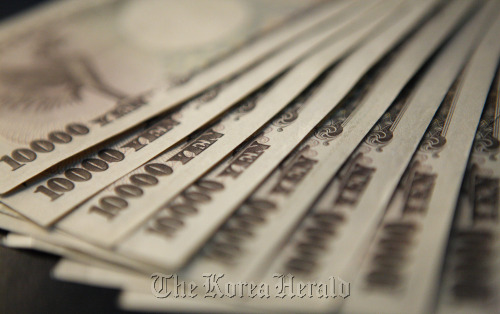 Japanese 10000 yen notes are displayed for a photograph in Tokyo. (Bloomberg)