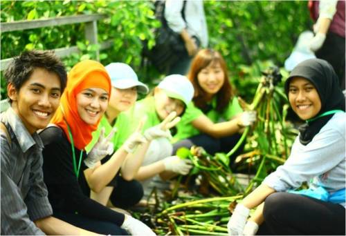 Daejayon members take part in a Green World project in Indonesia last year. (Daejayon)
