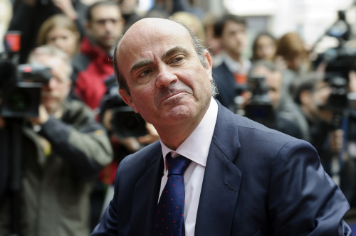 Luis de Guindos, Spain`s finance minister, reacts to a question from the media as he arrives for the Eurogroup meeting at the European Council headquarters in Brussels, Belgium, (Bloomberg)