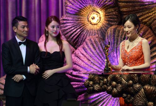 Hong Kong actor Andy Lau (left) and South Korean actress Yoon Eun-hye (center) look on as Chinese actress Ni Ni speaks after winning the Best Newcomer Award for the film “The Flowers of War” at the 6th Asian Film Awards in Hong Kong on March 19. (AFP-Yonhap News)