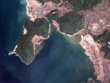 This satellite image released by DigitalGlobe shows an overview taken Jan. 2, 2005 of southern Banda Aceh, Sumatra, Indonesia after the Indian Ocean tsunamis. (AP-Yonhap News)