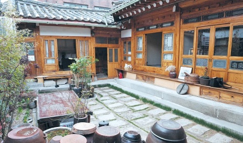 The inside view of guesthouse “Soriwool” in Seoul. (Chung Hee-cho/The Korea Herald)