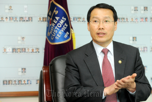 Korea Customs Service Commissioner Joo Yung-sup. (Ahn Hoon/The Korea Herald)