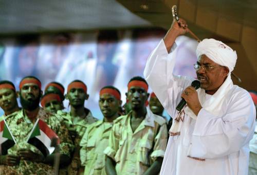 Sudanese President Omar al-Bashir speaks at the National Congress Party headquarters in Khartoum on Wednesday. (AFP-Yonhap News)