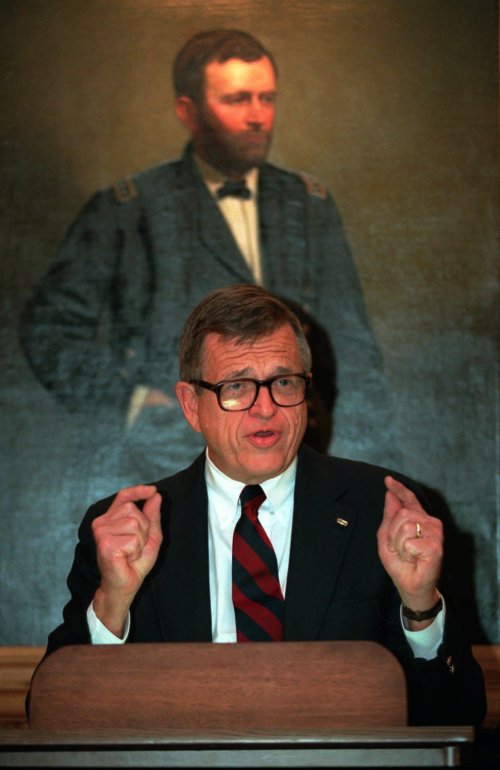 Charles Colson talks to reporters in New York in March 1994. (AP-Yonhap News)