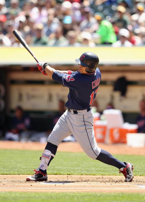 Cleveland Indians right fielder Choo Shin-soo hits a double in the first inning on Sunday. (AFP-Yonhap News)