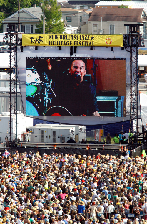 Bruce Springsteen and the E Street Band play the Acura Stage at the 2012 New Orleans Jazz and Heritage Festival presented by Shell on Sunday. (AP-Yonhap News)