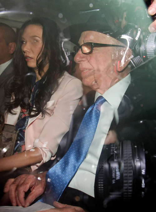 Rupert Murdoch and his wife Wendi Deng (AP-Yonhap News)