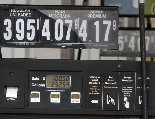 This photo shows a gas pump displaying a $100 sale in Barre Vermont. (AP-Yonhap News)