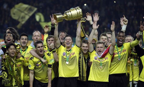 Dortmund players celebrate with their trophy on Saturday. (AP-Yonhap News)