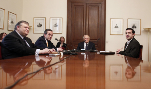 Greek President Karolos Papoulias (center), Socialist leader Evangelos Venizelos (first from left) Conservative leader Antonis Samaras (second from left) and Leftist leader Alexis Tsipras, meet at the presidential palace in Athens on Sunday. (AP-Yonhap News)