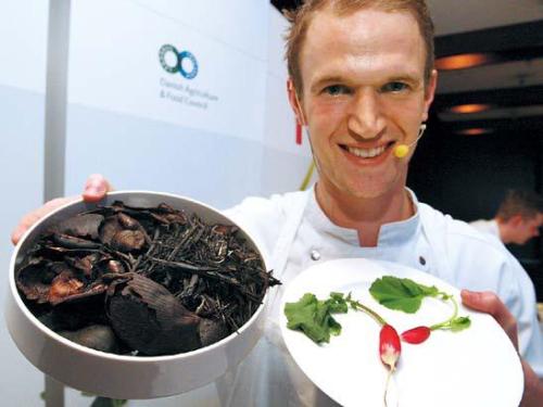 Michelin-starred, Copenhagen-based restaurant AOC’s executive chef Ronni Mortensen presents Danish dishes at the Danish Agriculture and Food council’s showcase at the Grand Hyatt Seoul on Monday (Danish Agriculture and Food Council)