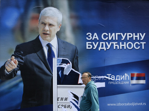 A billboard shows presidential candidate pro-Western former Serbian President Boris Tadic in Belgrade, Serbia, Saturday. (AP-Yonhap News)