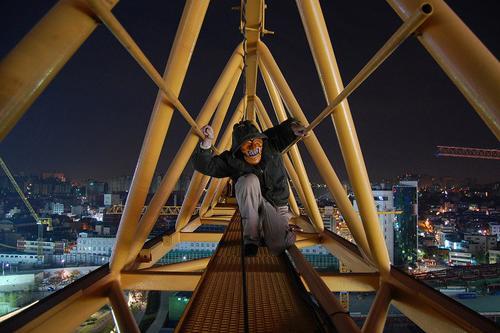 Drawing his pseudonym from a Korean mask, “Yangban Tal” explores and documents decay and growth across Seoul. (Yonhap News)