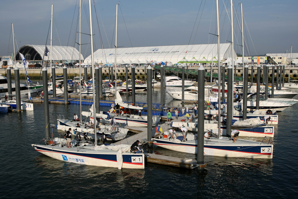 The outdoor exhibition at the 2009 Korea International Boat Show (KIBS)