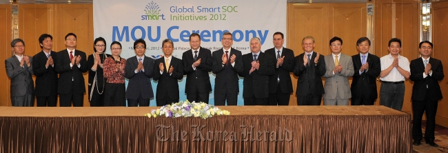 Executives from IT companies pose during a gathering of the Global Smart SOC Initiatives 2012 at a hotel in Seoul on May 24-25. (KOTRA)