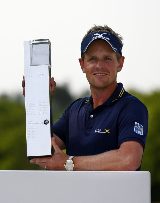 England’s Luke Donald poses with the winner’s trophy. (AP-Yonhap News)