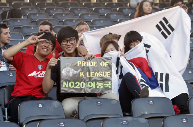 South Korean fans are pictured during the friendly test match between South Korea and Spain at the Swiss Stadium in Bern, Switzerland on Wednesday. (Penta Press-Yonhap News)