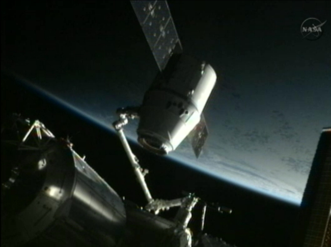 This framegrab image from NASA-TV shows the SpaceX Dragon capsule just after the capsule is backed away from the International Space Station and being repositioned for release later Thursday morning. (AP-Yonhap)