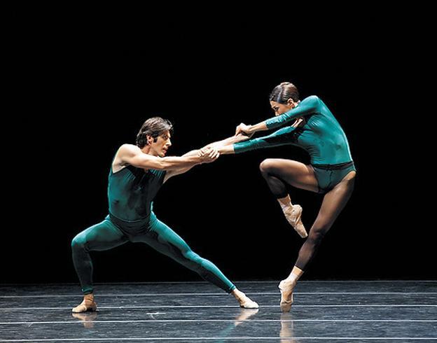 Cho Soo-youn (right), principal dancer for the Tulsa Ballet in the United States (IPAP)