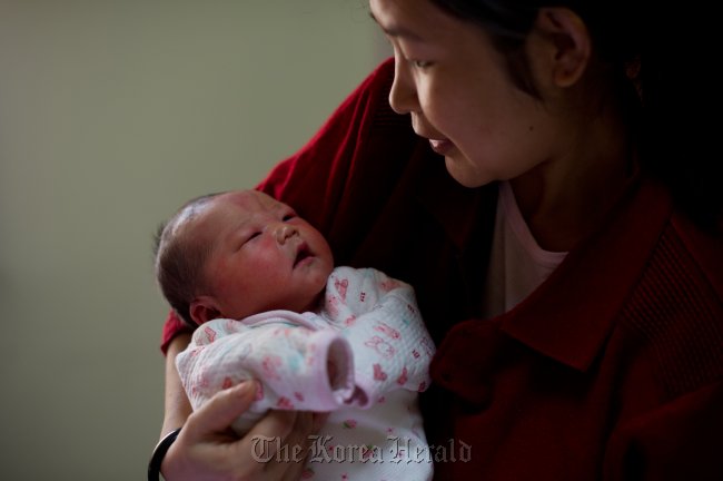 A Chinese mother holds her new born child in arms. (AFP)