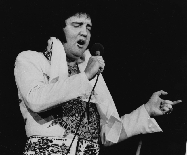 In this May 23, 1977 file photo, Elvis Presley performs in Providence, Rhode Island, three months before his death. (AP-Yonhap News)