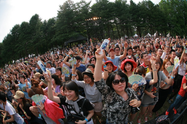 The crowd jumps in time with the music at Rainbow Island Music and Camping on Nami Island on Saturday. (Rainbow Island Music and Camping)