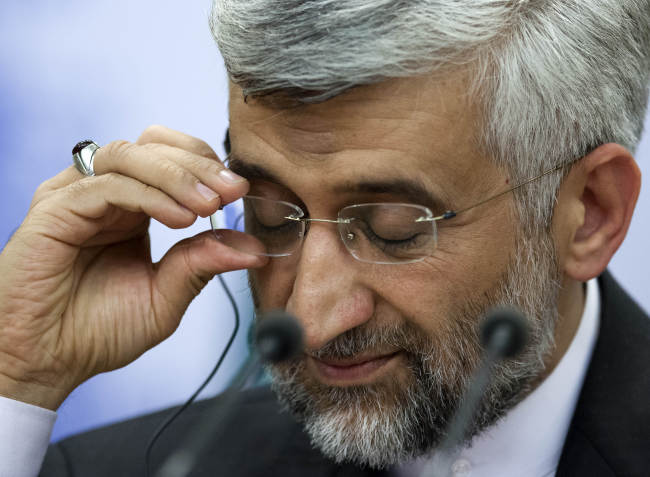 Chief Iranian nuclear negotiator Saeed Jalili listens to a question after discussions on the controversial Iranian nuclear program in Moscow on Tuesday. (AP-Yonhap News)