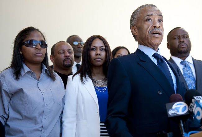 Rev. Al Sharpton speaks to reporters before the public memorial service for Rodney King on Saturday. (AP-Yonhap News)