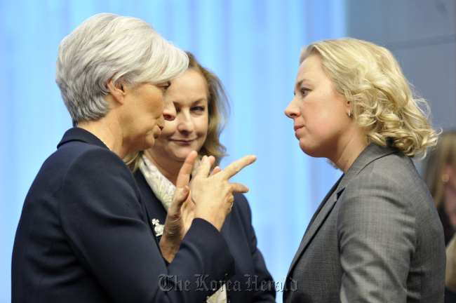 Christine Lagarde (left), managing director of the International Monetary Fund speaks with Jutta Urpilainen (right), Finland’s finance minister, during the Eurogroup finance ministers meeting at the European Council headquarters in Brussels, Belgium. (Bloomberg)