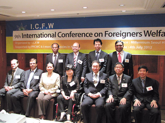 Presidential advisor on culture Bang Gui-hee (center, front row), ICFW president Shin Kwang-yul (third from right, front row) and foreign diplomats attend the 9th edition of The International Conference on Foreigners’ Welfare in Seoul on Wednesday. (Kirsty Taylor/The Korea Herald)