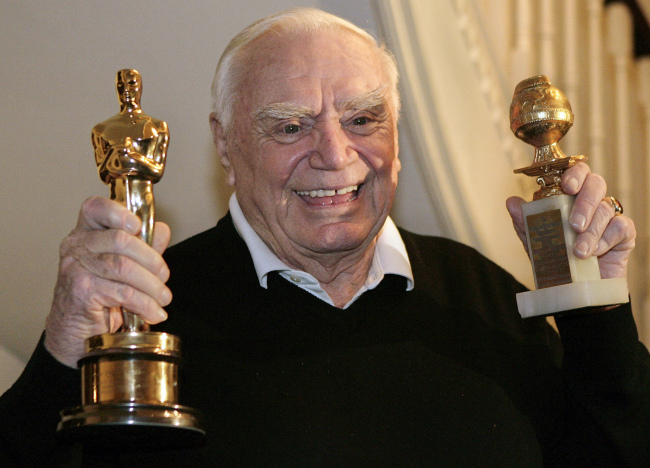 Actor Ernest Borgnine displays for a television crew, his Golden Globe (right) and Oscar awards he received in 1956 for the movie “Marty” in Beverly Hills, California, in January 2008. (AP-Yonhap News)