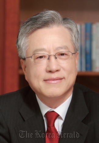 KT chairman Lee Suk-chae