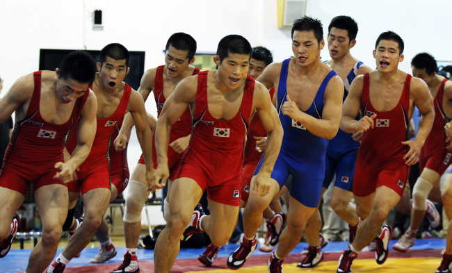 The Korean national wrestling team (Yonhap News)