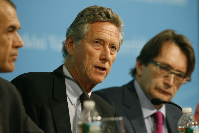 Chief economist for the International Monetary Fund Olivier Blanchard (center) speaks during a press conference at the headquarters of the IMF in Washington, D.C., Monday. (Xinhua-Yonhap News)