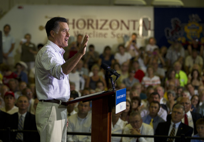 Republican presidential candidate, former Massachusetts Gov. Mitt Romney gestures during a campaign event at Horizontal Wireline Services 2012 in Irwin, Pennsylvania, Tuesday. (AP-Yonhap News)