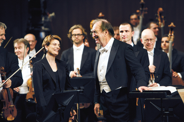 This file photo shows Nikolaus Harnoncourt (right) leading the Vienna Philharmonic Orchestra at an opening ceremony of Salzburg Festival in 2009.