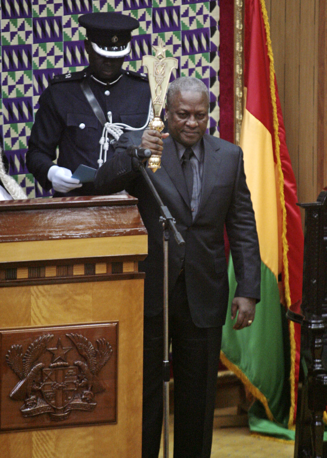 Ghana Vice President John Mahama is sworn in as new President of Ghana in parliament after the death of the late Ghana President John Atta Mills in Accra, Ghana, Tuesday. (AP-Yonhap News)