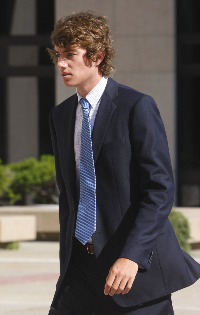 Conor Kennedy enters the Westchester County Courthouse in White Plains, New York, for a hearing on becoming administrator of his mother Mary Kennedy’s estate on Wednesday. (AP-Yonhap News)