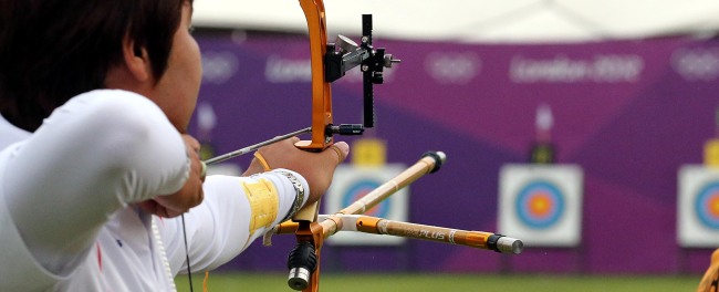 South Korean archer Im Dong-hyun aims at a mark in the ranking rounds at the London Olympics on Friday. (London Olympic Joint Press Corps)