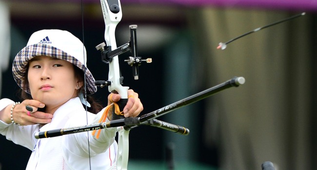 South Korean archer Ki Bo-bae shoots an arrow during the ranking rounds at the London Olympics on Friday. (London Olympic Joint Press Corps)