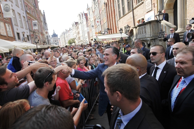 Republican presidential candidate, former Massachusetts Gov. Mitt Romney greets the crowd after meeting with Poland’s Prime Minister Donald Tusk at The Gdansk Old Town Hall, in Gdansk, Poland, Monday. (AP-Yonhap News)