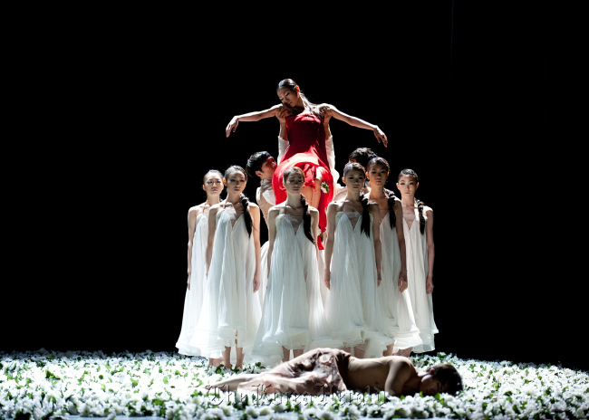 A scene from Kim Yong-geol Dance Theater’s “Orpheus and Eurydice.” (Gangdong Arts Center)