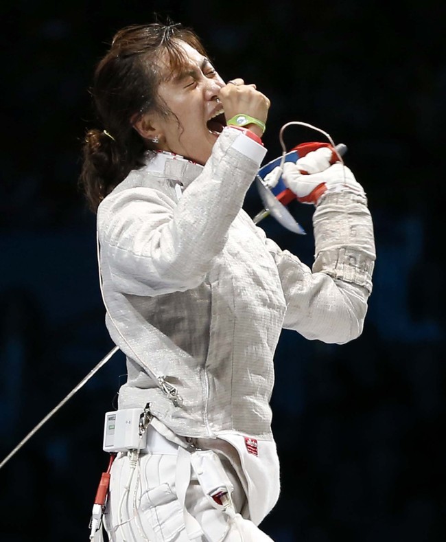 South Korean sabre fencer Kim Ji-yeon reacts after beating Sofya Velikaya of Russia 15-9 to become the country`s first-ever female gold-medalist. (Yonhap News)