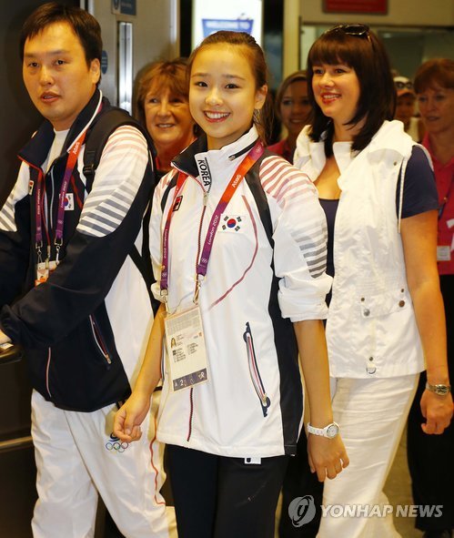 S. Korean rhythm gymnast Son Yeon-jae poses at the London 2012 Summer Olympic Games (Yonhap News)