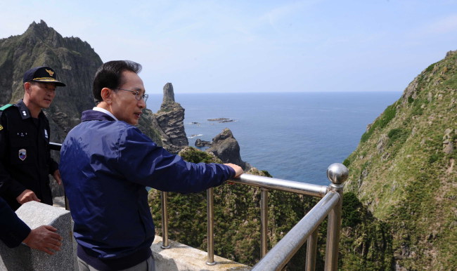 President Lee Myung-bak visits Dokdo on Friday. (The Korea Herald)