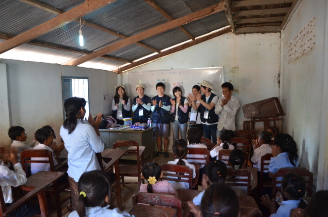 The KRX Global Youth Volunteer Team teaches in an elementary school in Cambodia. (KRX)